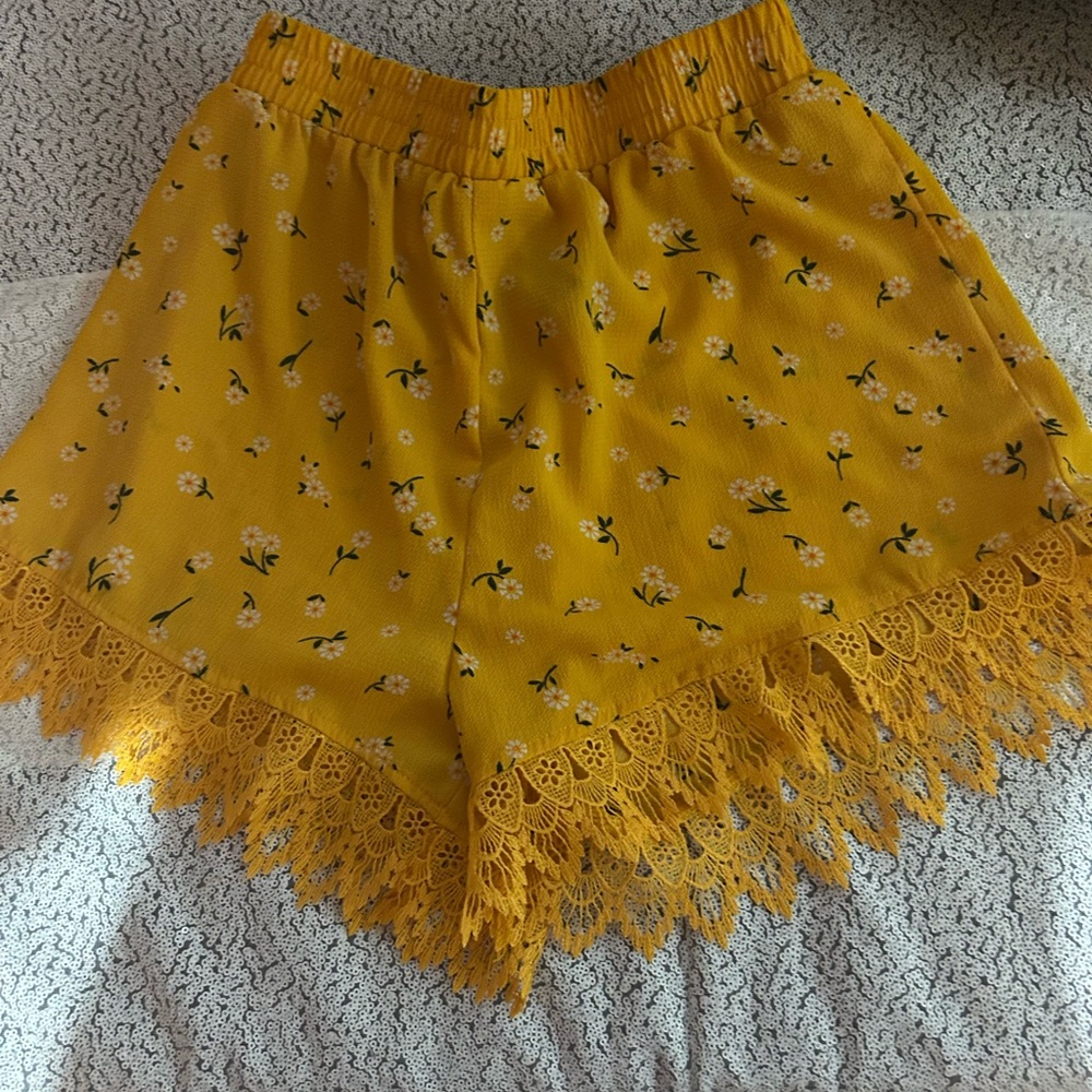 Rue21 Mustard Floral Shorts with Lace Trim